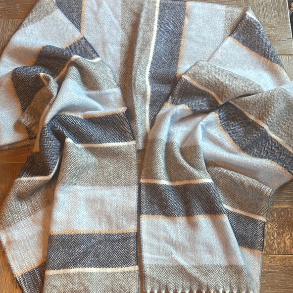 Barbarossa Striped Wool Fringe Scarf🖤 - Picture 3 of 7